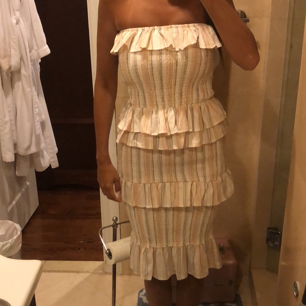 Stunning sleeveless striped golden cocktail dress